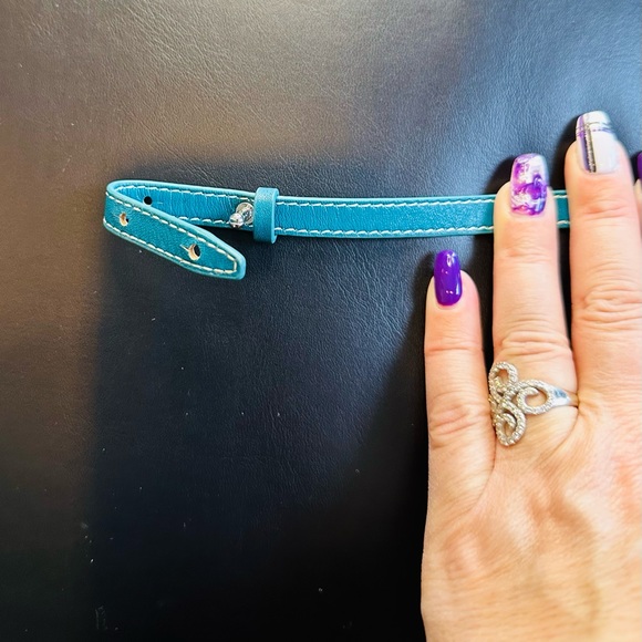 🩵🔥3 for $10🔥Lia Sophia Wrap-Around Bracelet! - Picture 4 of 9